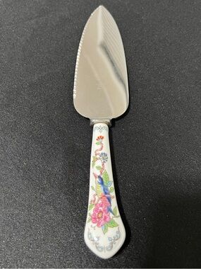 Ansley Pembroke Cake Server